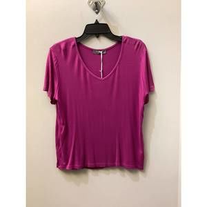 NEW PISTACHE women's v-neck shirt in magenta